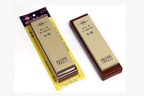 Точильный камень KING #4000 водный на подставке Точильный камень KING #4000 водный на подставке