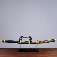 Сувенирное оружие «Катана на подставке», чёрные ножны, бежево — коричневая обмотка, 78см 740285
